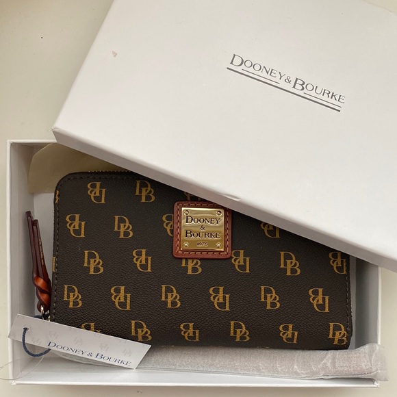 Dooney & Bourke Handbags - NWT Dooney & Bourke Gretta Folded Zip Wristlet